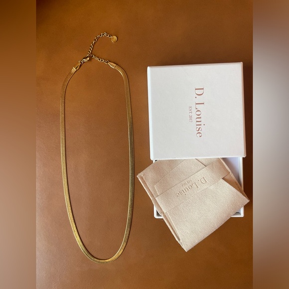 D. Louise Gold Essentials Necklace WATERPROOF jewelry ✨💦 - Picture 4 of 5